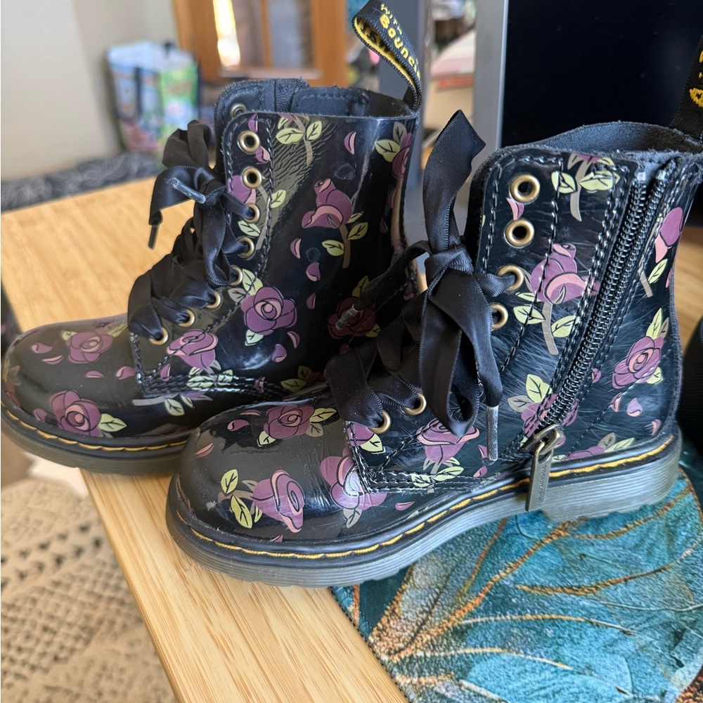 Girls sz 11 dusty rose Dr. Martens